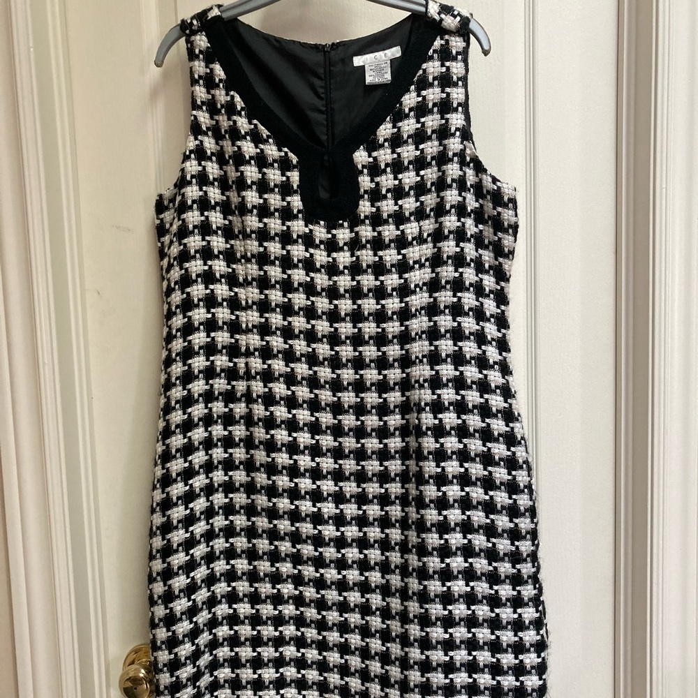 ICE BlackWhite & Cream Houndstooth Size 14 Acrylic fabric, polyester lining